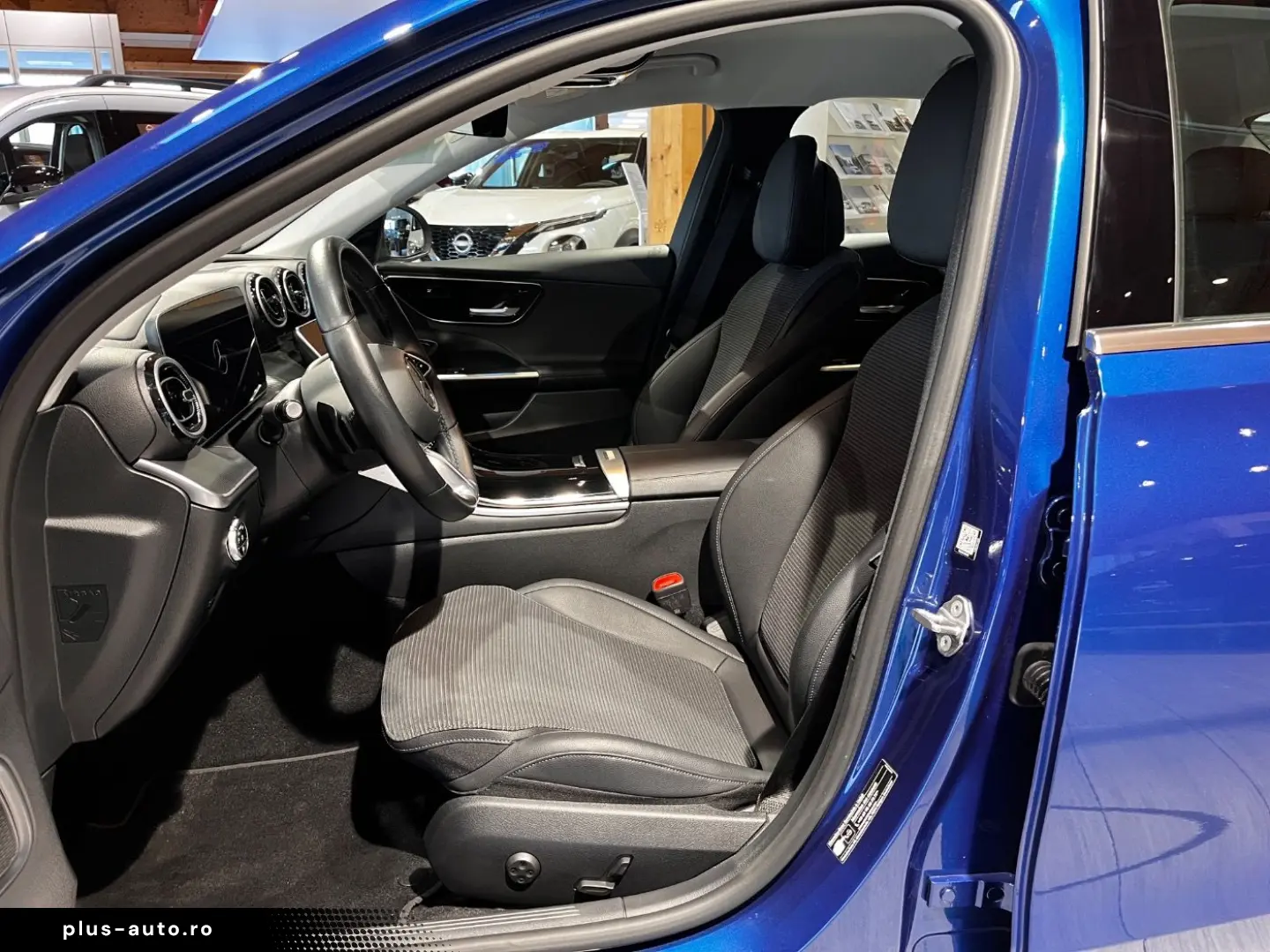 MERCEDES-BENZ C 300 e Avantgarde ACC AHK HUD Navi KAM LED