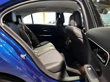 MERCEDES-BENZ C 300 e Avantgarde ACC AHK HUD Navi KAM LED