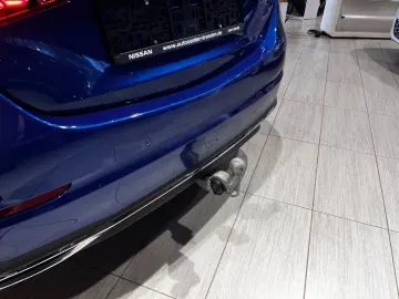 MERCEDES-BENZ C 300 e Avantgarde ACC AHK HUD Navi KAM LED