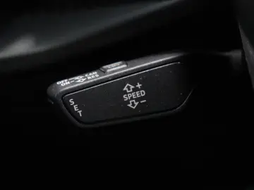 Audi A3 Lim. 1.0 TFSI S tronic advanced S-LINE