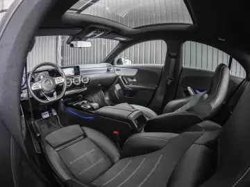 Mercedes-Benz CLA 250 e 8G-DCT AMG Line