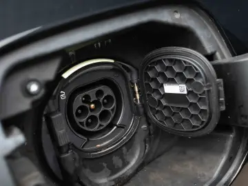 Mercedes-Benz CLA 250 e 8G-DCT AMG Line