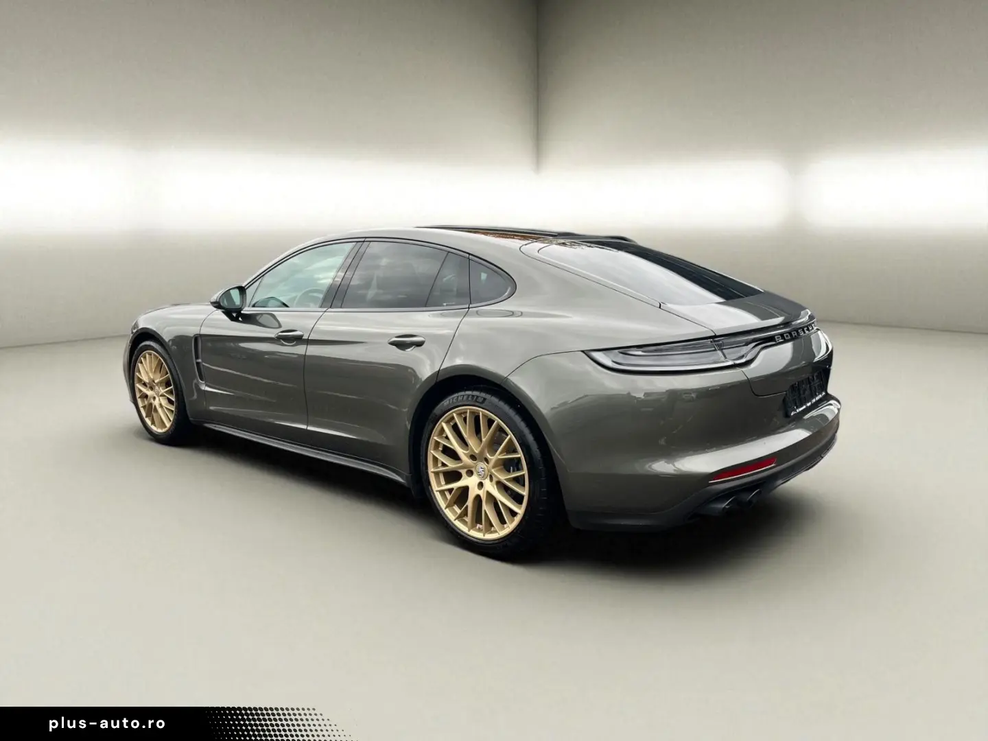 PORSCHE Panamera 4 Platinum Edition