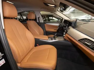 BMW 530e A Head-Up HiFi DAB WLAN Komfortzg. Shz PDC