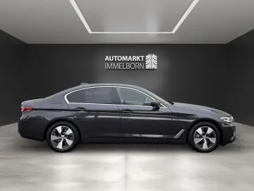 BMW 530 i HUD Kamera Leder AHK DrivingProf Innovatio