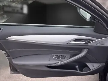 BMW 530 i HUD Kamera Leder AHK DrivingProf Innovatio