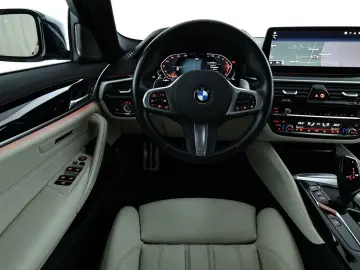 BMW 520 d MHD xDrive M Sport LED Navi 360  Leder ACC