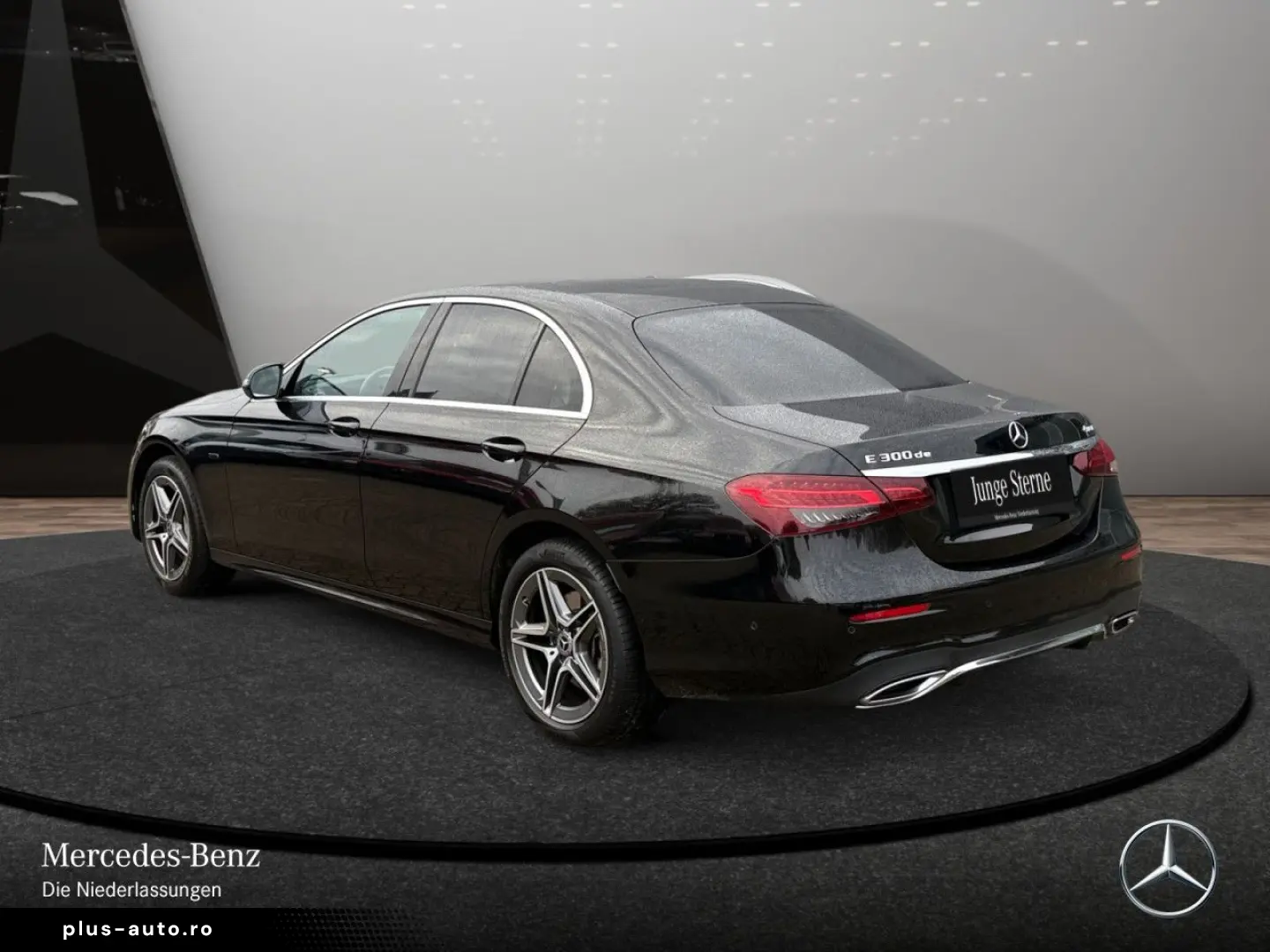 MERCEDES-BENZ E 300 de 4M AMG MBUX PANO FAHRASSIST LED 360