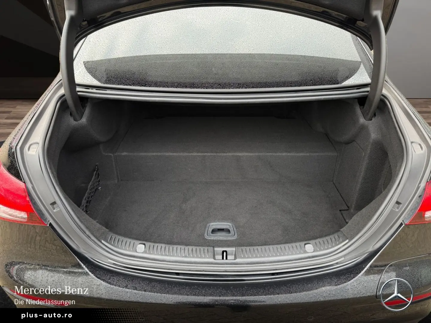 MERCEDES-BENZ E 300 de 4M AMG MBUX PANO FAHRASSIST LED 360