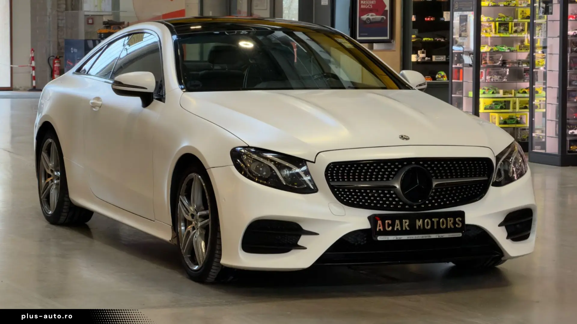 MERCEDES-BENZ E 300 Coupe weiss Matt Leder