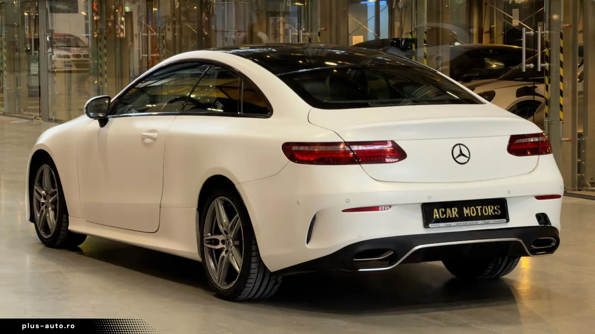 MERCEDES-BENZ E 300 Coupe weiss Matt Leder