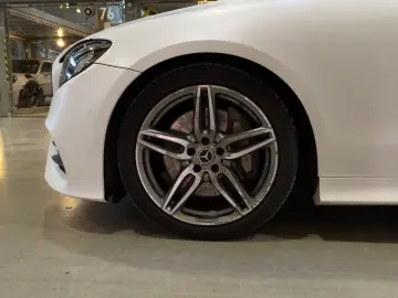 MERCEDES-BENZ E 300 Coupe weiss Matt Leder