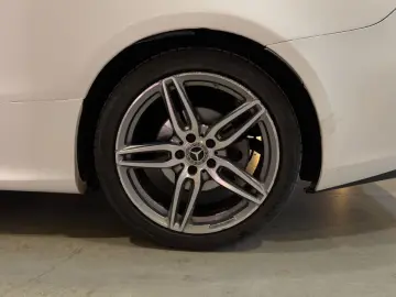 MERCEDES-BENZ E 300 Coupe weiss Matt Leder