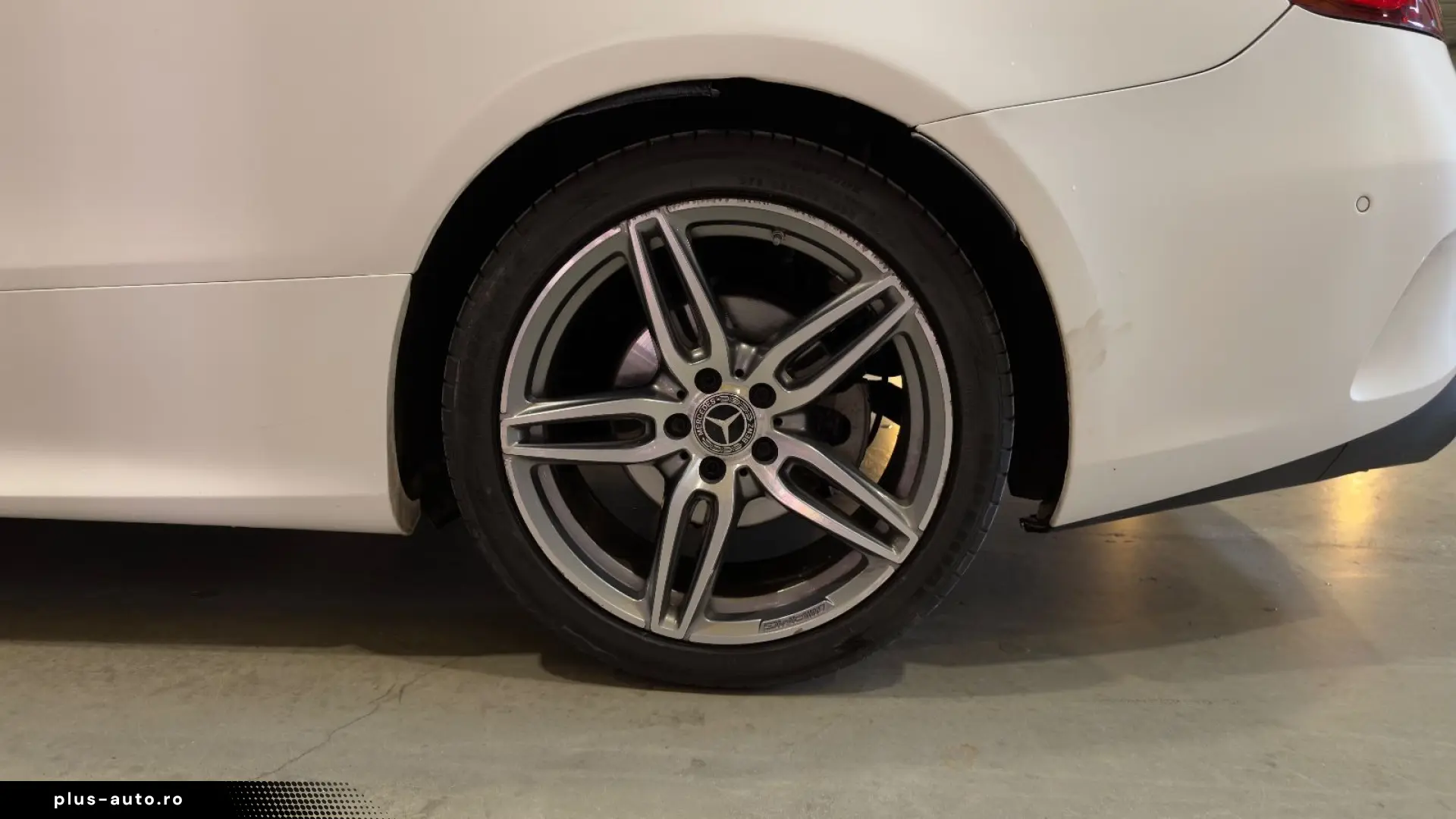 MERCEDES-BENZ E 300 Coupe weiss Matt Leder