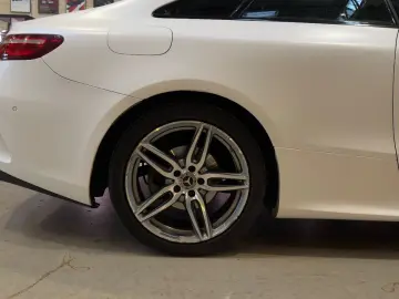 MERCEDES-BENZ E 300 Coupe weiss Matt Leder