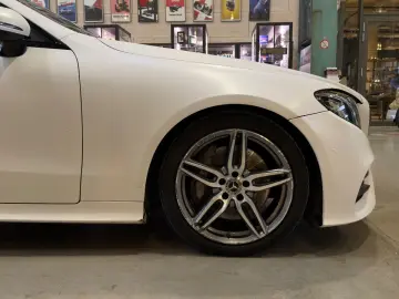 MERCEDES-BENZ E 300 Coupe weiss Matt Leder