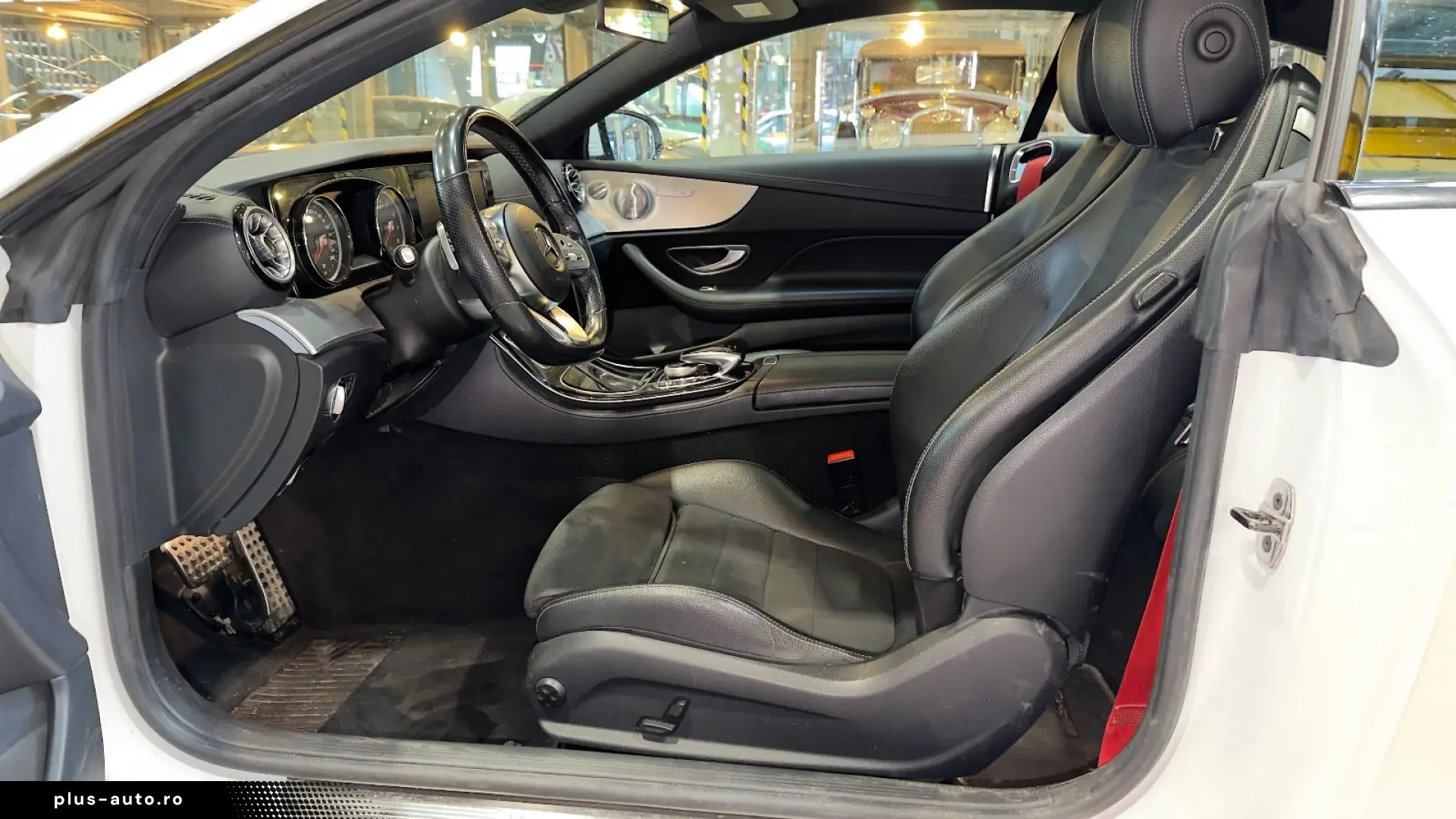 MERCEDES-BENZ E 300 Coupe weiss Matt Leder