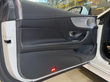 MERCEDES-BENZ E 300 Coupe weiss Matt Leder