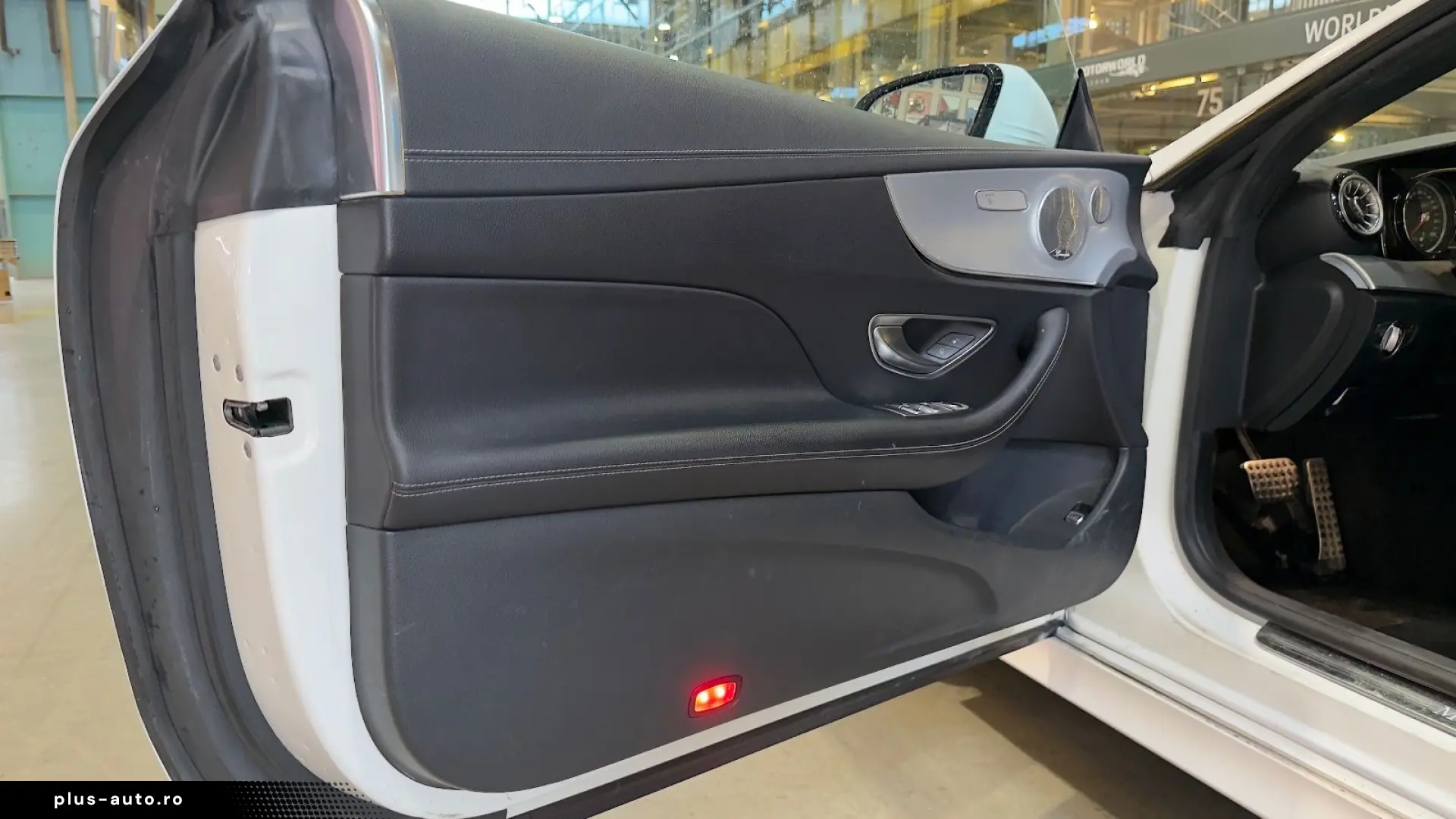 MERCEDES-BENZ E 300 Coupe weiss Matt Leder