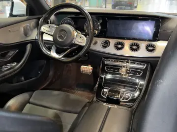 MERCEDES-BENZ E 300 Coupe weiss Matt Leder