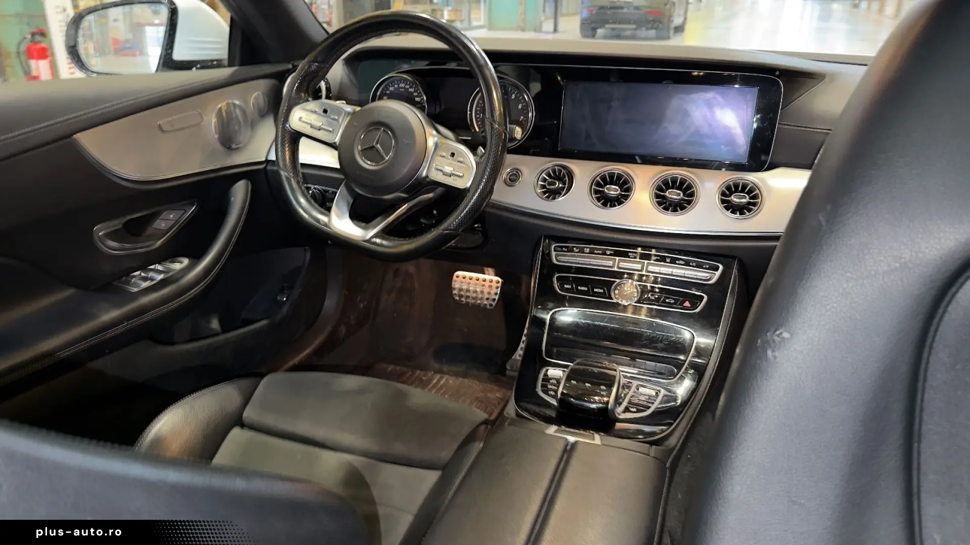 MERCEDES-BENZ E 300 Coupe weiss Matt Leder