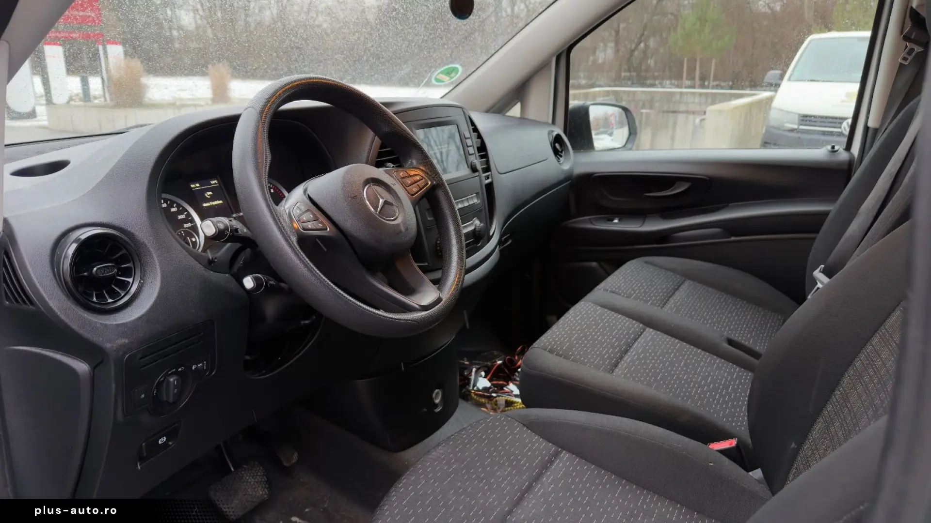 MERCEDES-BENZ E 300 Coupe weiss Matt Leder