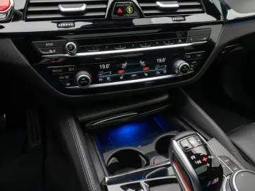 BMW M5 Competition 780PS 850NM 330km h Laser 360