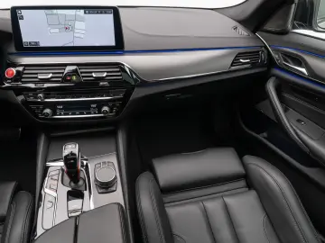 BMW M5 Competition 780PS 850NM 330km h Laser 360