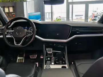 Touareg R-line 4Motion Pano Matrix