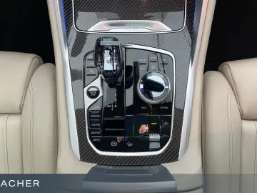 BMW X6 xDrive40d A M-Sport SkyLou AHK HUD IAL LM22