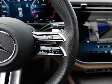 MERCEDES-BENZ E 200 AMG-Sport Pano Burm Super Night &hellip;