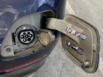 MERCEDES-BENZ GLC 300 e Coupe Kamera LED Leder DAB Distro