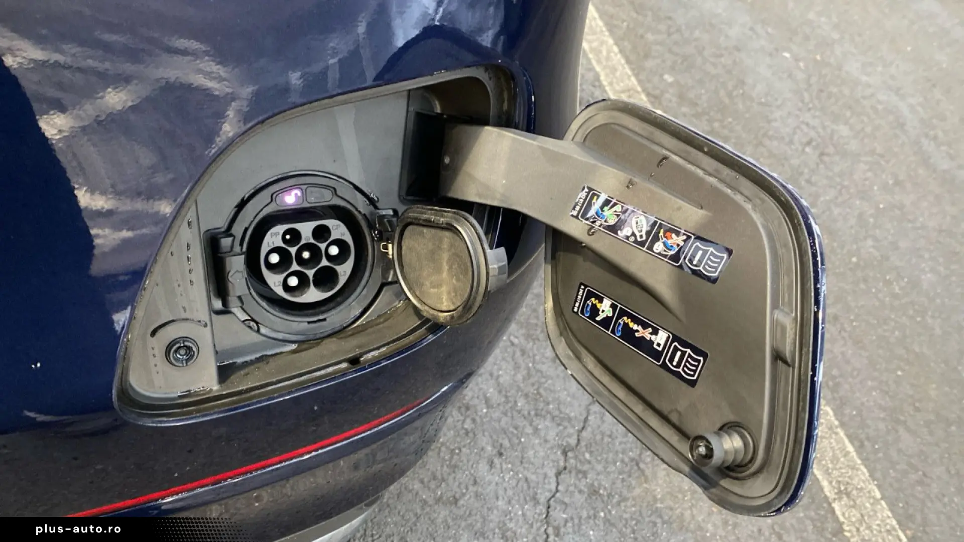 MERCEDES-BENZ GLC 300 e Coupe Kamera LED Leder DAB Distro