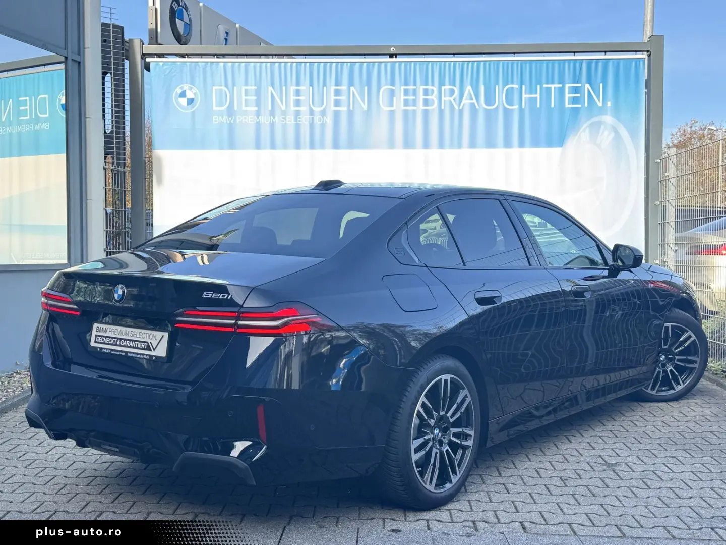 BMW 520i M Sport PANO AHK DA  h&k Sitzklima 2 99%