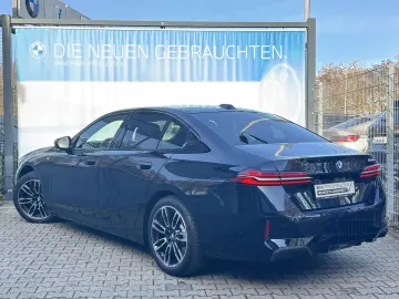 BMW 520i M Sport PANO AHK DA  h&k Sitzklima 2 99%