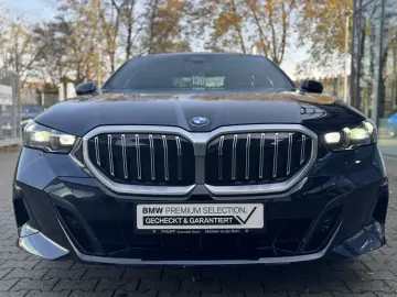 BMW 520i M Sport PANO AHK DA  h&k Sitzklima 2 99%