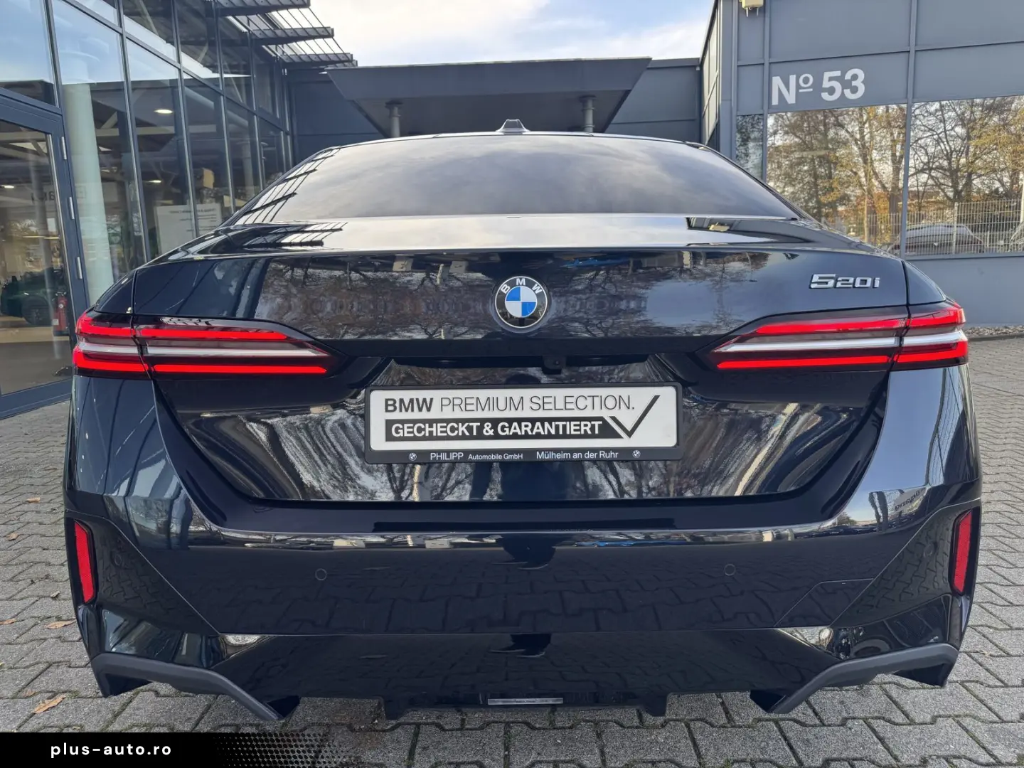 BMW 520i M Sport PANO AHK DA  h&k Sitzklima 2 99%
