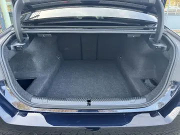 BMW 520i M Sport PANO AHK DA  h&k Sitzklima 2 99%