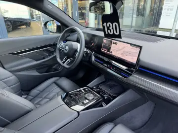 BMW 520i M Sport PANO AHK DA  h&k Sitzklima 2 99%