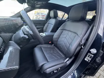 BMW 520i M Sport PANO AHK DA  h&k Sitzklima 2 99%