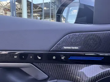 BMW 520i M Sport PANO AHK DA  h&k Sitzklima 2 99%