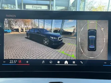 BMW 520i M Sport PANO AHK DA  h&k Sitzklima 2 99%