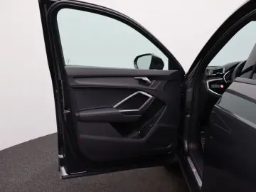 AUDI Q3 35 TFSI S line LED Navi ACC AHK