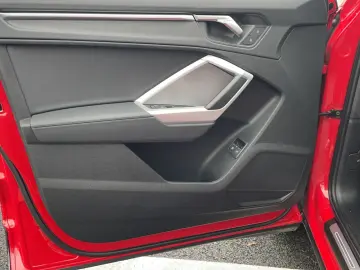 AUDI Q3 SB 45 TFSI e S line LED Navi Alcantara AHK