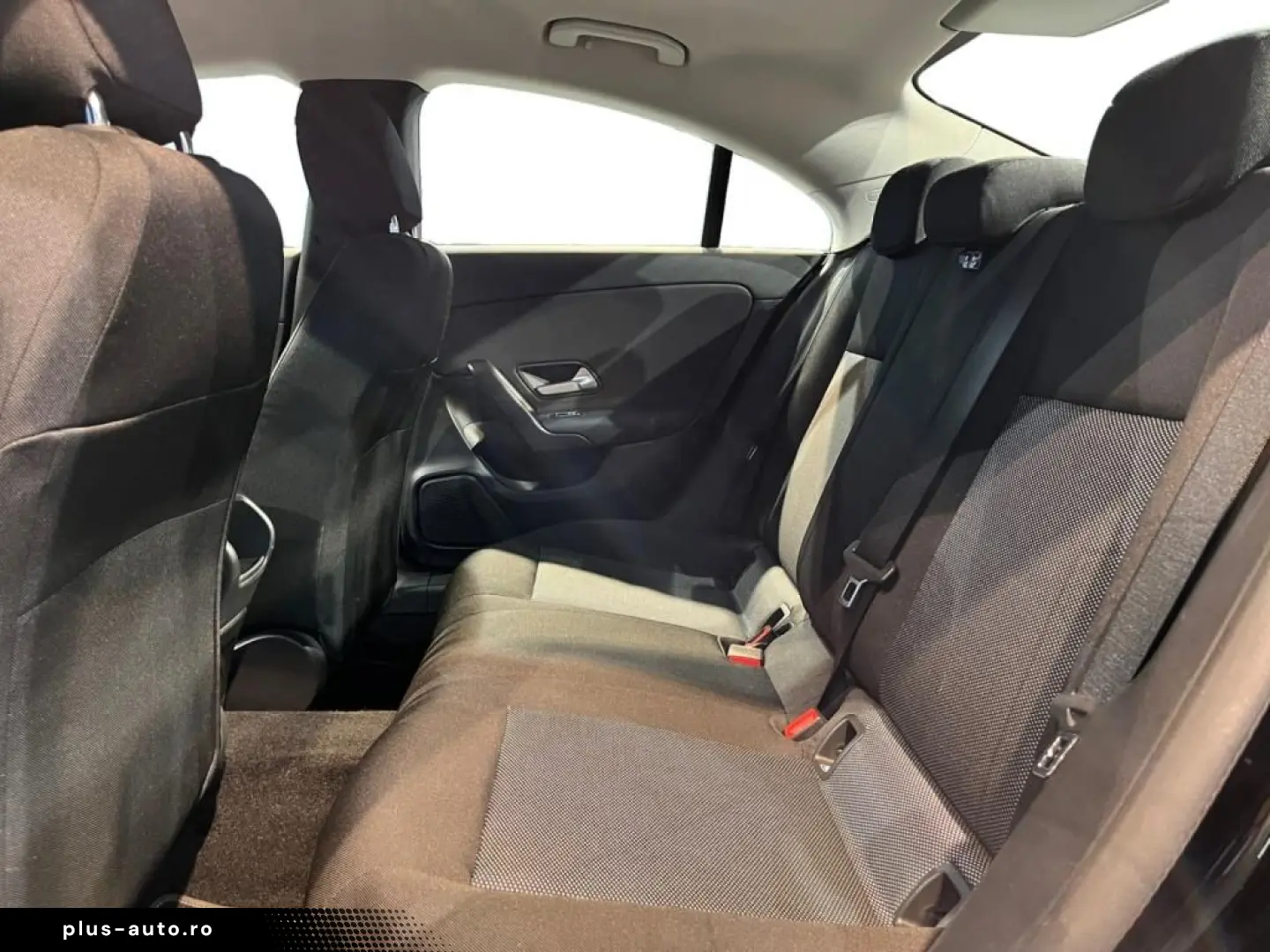 MERCEDES-BENZ CLA 180 d Coupe MBUX LED Navi AUT PTS SHZ