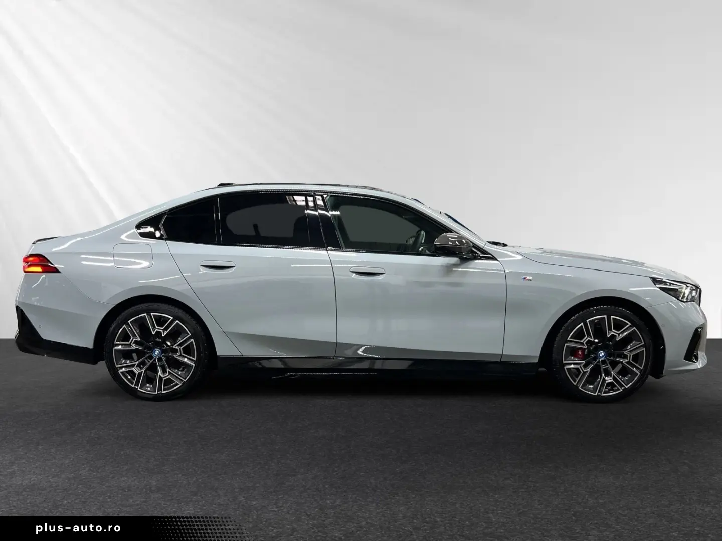 BMW 530e xDrive M Sport Pro AHK Pano B&W