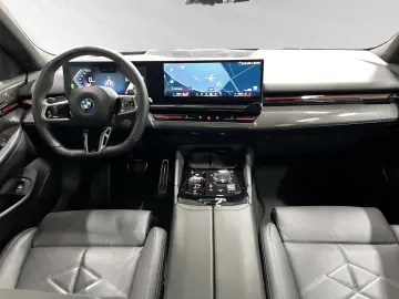 BMW 530e xDrive M Sport Pro AHK Pano B&W