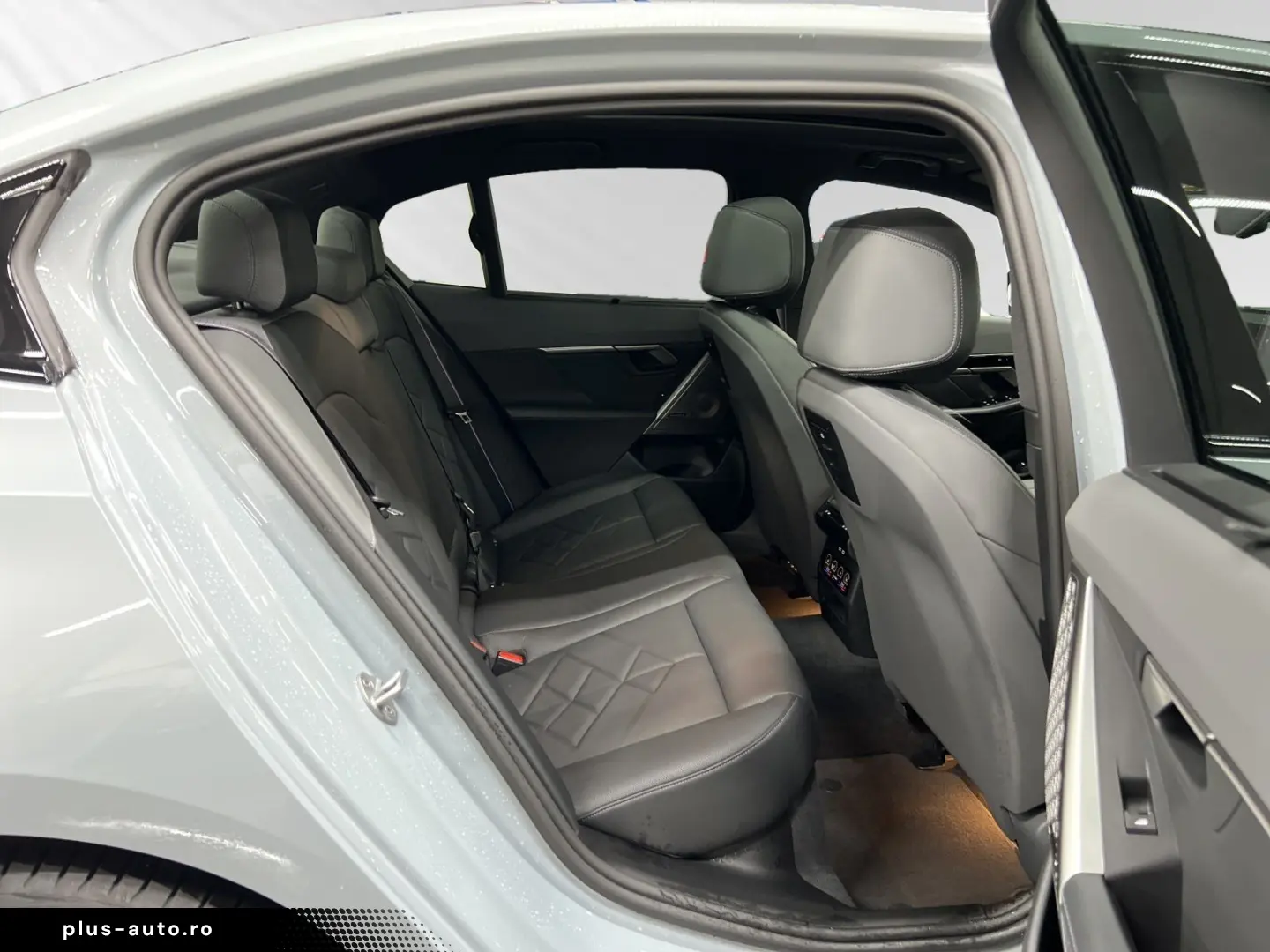 BMW 530e xDrive M Sport Pro AHK Pano B&W