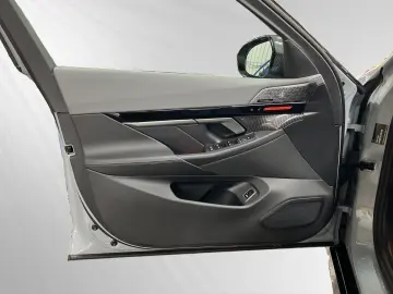 BMW 530e xDrive M Sport Pro AHK Pano B&W