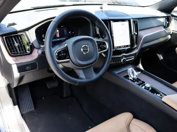 VOLVO XC60 Ultimate Dark AWD B5 Benzin EU6d HUD StandH